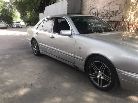 Mercedes-Benz E 280 1996 года за 1 700 000 тг. в Алматы – фото 4