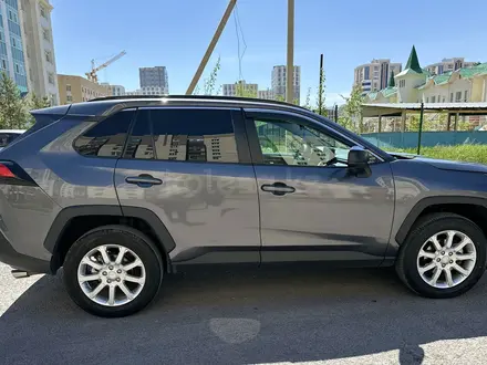 Toyota RAV4 2019 года за 12 450 000 тг. в Астана – фото 10