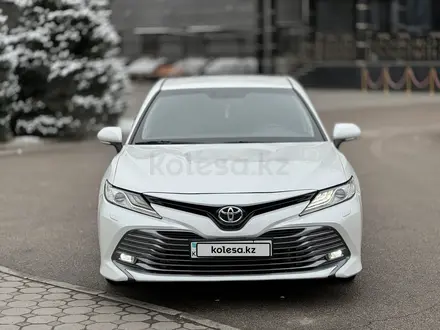 Toyota Camry 2019 года за 14 000 000 тг. в Алматы – фото 2