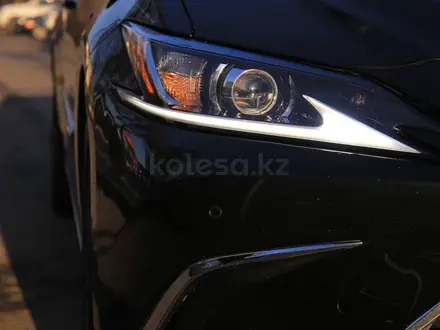 Lexus ES 250 2021 года за 24 800 000 тг. в Алматы