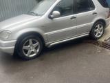 Mercedes-Benz ML 320 2000 годаfor4 000 000 тг. в Алматы – фото 3