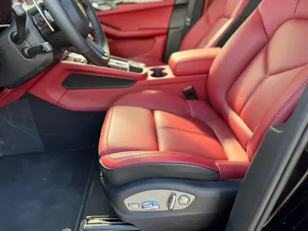 Porsche Macan 2025 года за 58 500 000 тг. в Алматы – фото 16