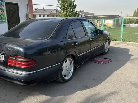 Mercedes-Benz E 320 1996 года за 2 500 000 тг. в Алматы – фото 3