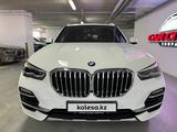 BMW X5 2019 года за 32 300 000 тг. в Астана – фото 2