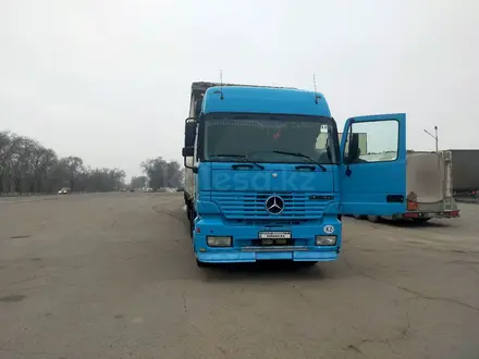 Mercedes-Benz  Actros 2000 года за 10 500 000 тг. в Алматы