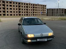 Volkswagen Passat, 1990