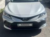 Toyota Camry 2022 года за 18 800 000 тг. в Шымкент