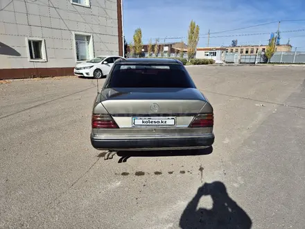 Mercedes-Benz E 220 1993 года за 2 000 000 тг. в Астана – фото 23