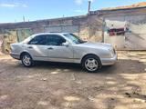 Mercedes-Benz E 220 1998 года за 2 600 000 тг. в Караганда