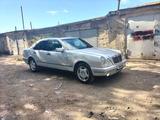 Mercedes-Benz E 220 1998 года за 2 600 000 тг. в Караганда – фото 3