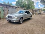 Mercedes-Benz E 220 1998 года за 2 600 000 тг. в Караганда – фото 5