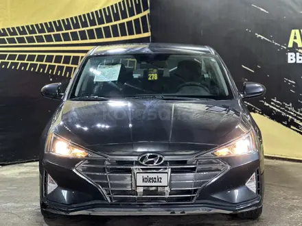 Hyundai Elantra 2019 года за 6 000 000 тг. в Актобе – фото 2