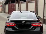Toyota Camry 2019 года за 5 700 000 тг. в Караганда – фото 4