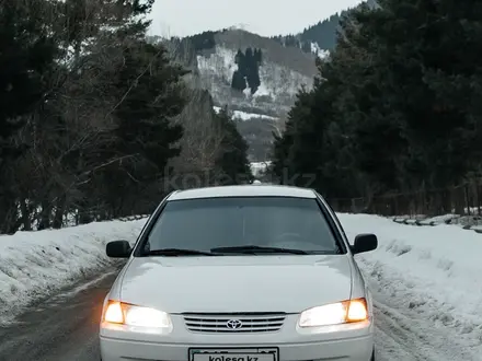 Toyota Camry 1997 года за 2 600 000 тг. в Алматы – фото 2