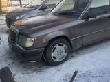 Mercedes-Benz E 260 1992 года за 2 500 000 тг. в Актобе – фото 2