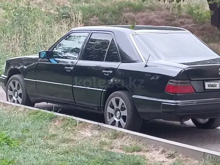 Mercedes-Benz E 230 1991 года за 1 200 000 тг. в Талдыкорган