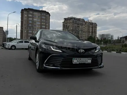 Toyota Camry 2023 года за 15 000 000 тг. в Костанай – фото 2