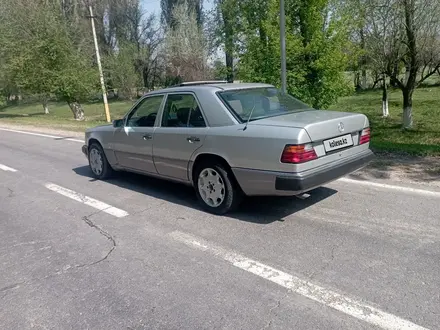 Mercedes-Benz E 220 1992 года за 1 700 000 тг. в Тараз – фото 9