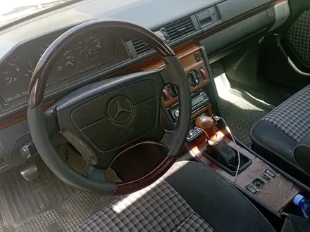 Mercedes-Benz E 220 1992 года за 1 700 000 тг. в Тараз – фото 8