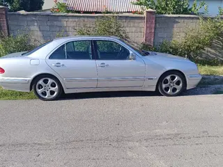 Mercedes-Benz E 320
