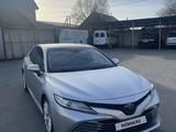 Toyota Camry 2018 года за 13 900 000 тг. в Семей – фото 3