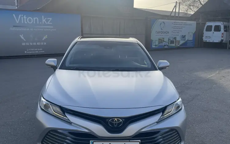 Toyota Camry 2018 года за 13 900 000 тг. в Семей