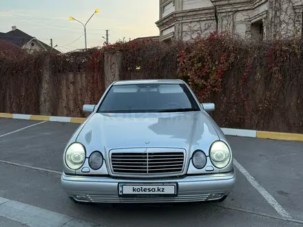 Mercedes-Benz E 240 1998 года за 3 500 000 тг. в Актау