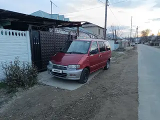 Nissan Serena, 1999