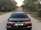 Toyota Camry 2015 годаүшін10 800 000 тг. в Уральск – фото 2