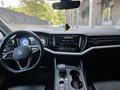 Volkswagen Touareg 2022 года за 26 900 000 тг. в Алматы – фото 9