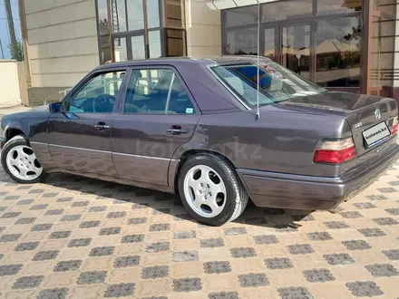 Mercedes-Benz E 220 1993 годаүшін3 000 000 тг. в Туркестан – фото 2