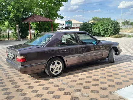 Mercedes-Benz E 220 1993 года за 3 000 000 тг. в Туркестан – фото 8