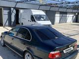 BMW 525 1998 года за 2 200 000 тг. в Жанаозен – фото 2