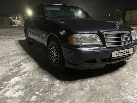 Mercedes-Benz C 200 1997 года за 2 890 000 тг. в Караганда – фото 2