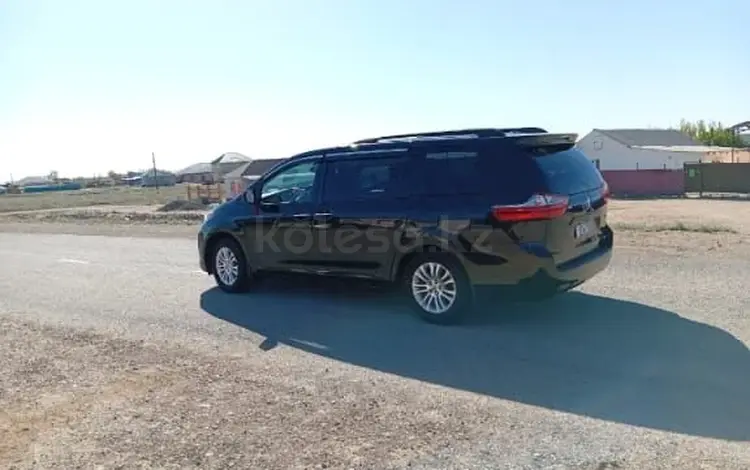 Toyota Sienna 2015 года за 10 350 000 тг. в Атырау