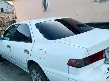 Toyota Camry 2001 года за 3 100 000 тг. в Байтерек