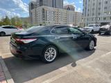 Toyota Camry 2018 года за 14 500 000 тг. в Балхаш – фото 3