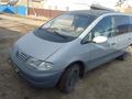 Volkswagen Sharan 1996 годаfor1 550 000 тг. в Атырау