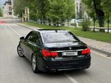 BMW 750 2010 года за 13 000 000 тг. в Алматы – фото 2