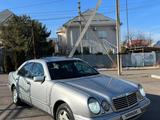 Mercedes-Benz E 320 1998 года за 2 800 000 тг. в Алматы