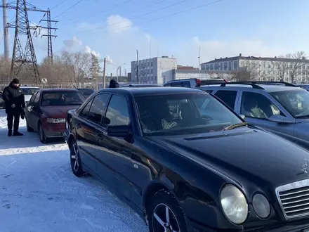 Mercedes-Benz E 240 1999 года за 3 300 000 тг. в Караганда – фото 3