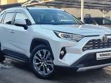 Toyota RAV4 2022 года за 20 500 000 тг. в Алматы