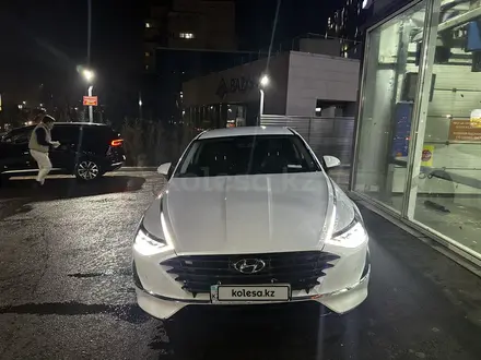 Hyundai Sonata 2022 года за 12 200 000 тг. в Алматы