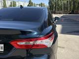 Toyota Camry 2020 года за 7 500 000 тг. в Актобе – фото 3