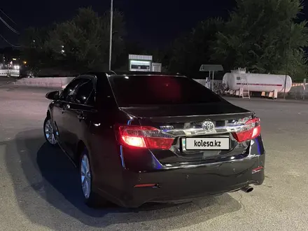 Toyota Camry 2014 года за 8 800 000 тг. в Алматы – фото 2