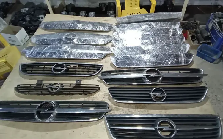 Решетки радиатора на Opel. за 795 тг. в Шымкент