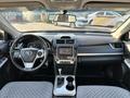 Toyota Camry 2014 годаfor8 990 000 тг. в Актобе – фото 16