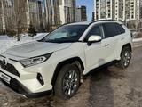 Toyota RAV4 2021 годаfor21 000 000 тг. в Астана – фото 3