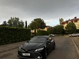 Toyota Camry 2022 года за 15 500 000 тг. в Алматы – фото 2