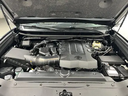 Toyota Land Cruiser Prado 2018 года за 27 000 000 тг. в Алматы – фото 19